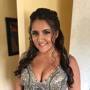 Meet your Posher, Cassandra